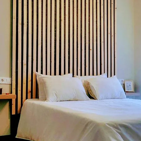 & - By Arousadreams *